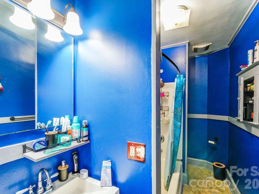 809 Mauney Avenue, Gastonia, NC 28052.  MLS# CAR4303780, YatesRealty ID 10720. 