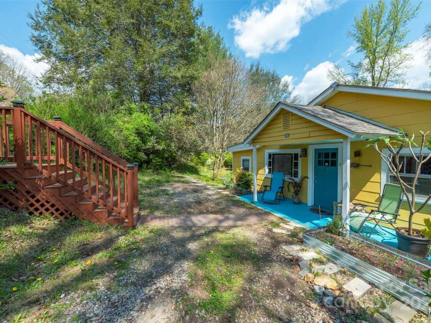 382 Starnes Cove Road, Candler, NC 28715.  MLS# CAR4246519, YatesRealty ID 10721. 