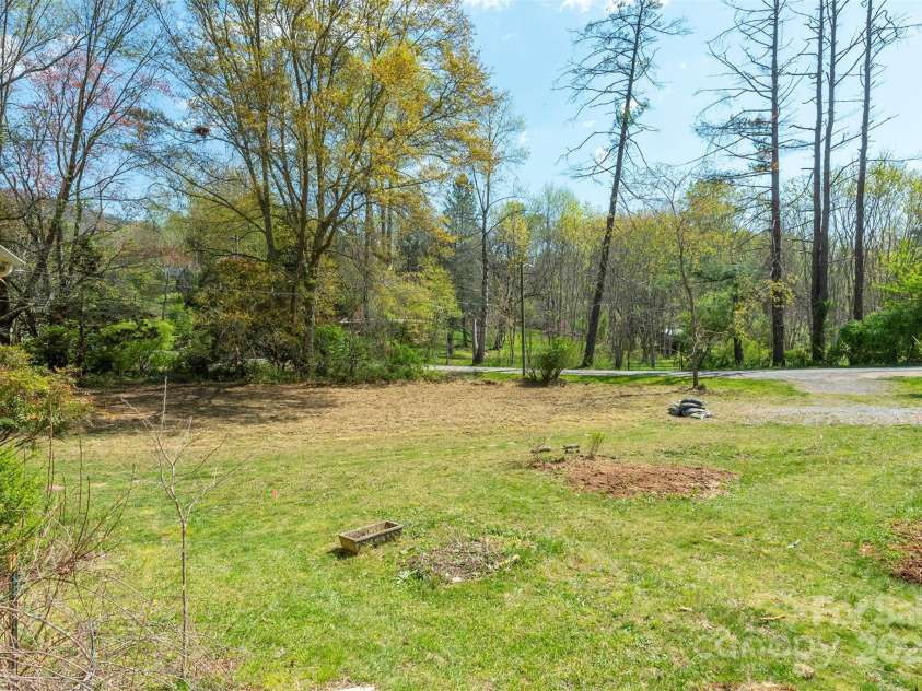 382 Starnes Cove Road, Candler, NC 28715.  MLS# CAR4246519, YatesRealty ID 10721. 
