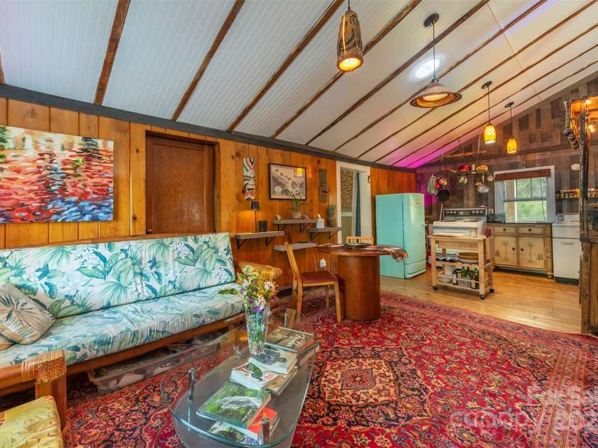 382 Starnes Cove Road, Candler, NC 28715.  MLS# CAR4246519, YatesRealty ID 10721. 