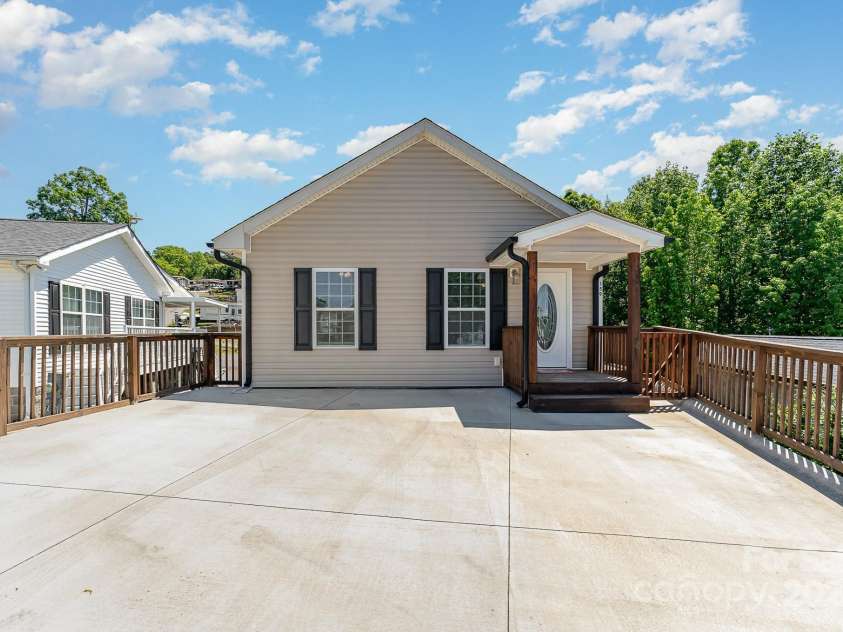 159 Badin Lake Circle, New London, NC 28127.  MLS# CAR4135721, YatesRealty ID 10722. 