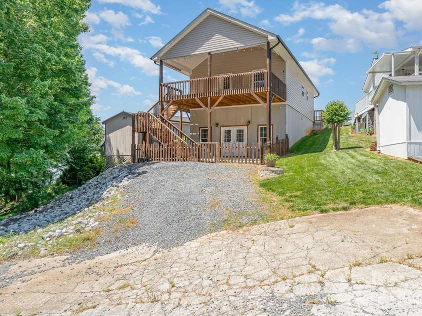 159 Badin Lake Circle, New London, NC 28127.  MLS# CAR4135721, YatesRealty ID 10722. 
