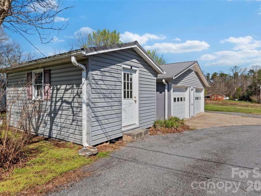 613 Nc 67 Highway, Boonville, NC 27011.  MLS# CAR4358913, YatesRealty ID 10722. 