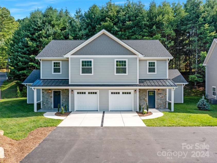 200 Red Twig Lane, Burnsville, NC 28714.  MLS# CAR4167529, YatesRealty ID 10723. 