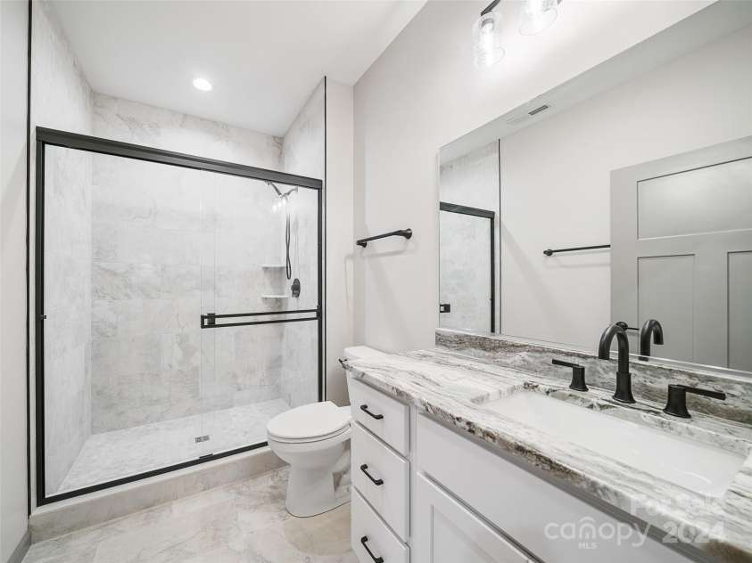 200 Red Twig Lane, Burnsville, NC 28714.  MLS# CAR4167529, YatesRealty ID 10723. Private full bath off the main Primary #1