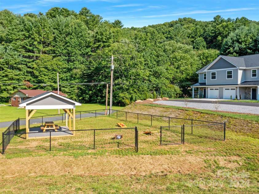 200 Red Twig Lane, Burnsville, NC 28714.  MLS# CAR4167529, YatesRealty ID 10723. Recreational common Green Space area is fenced in for safe play area or dog park Include covered pavilion and picnic table