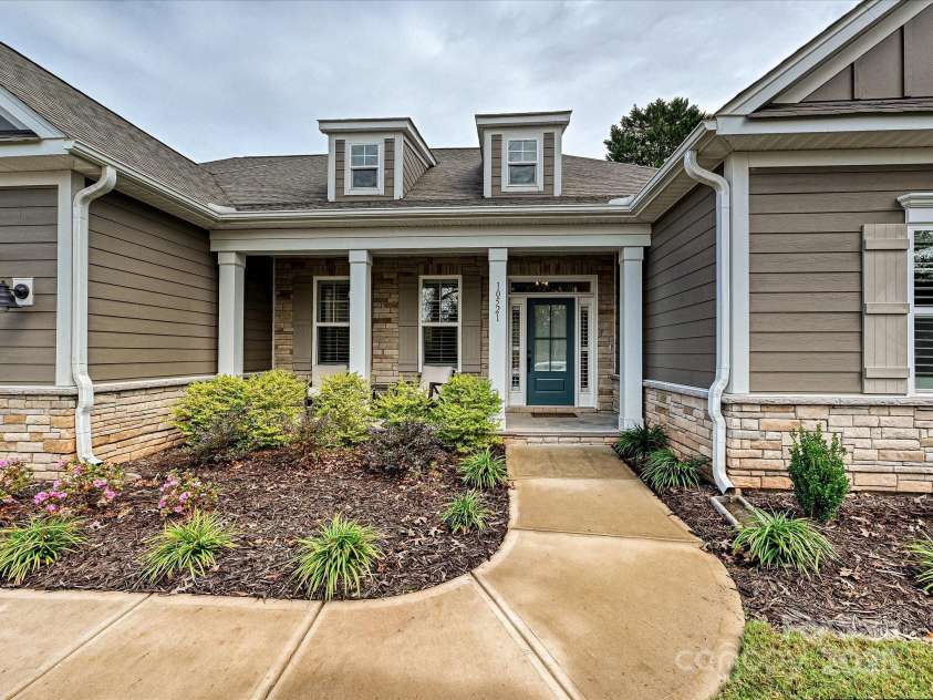 10521 Ardley Manor Drive, Mint Hill, NC 28227.  MLS# CAR4227257, YatesRealty ID 10726. 