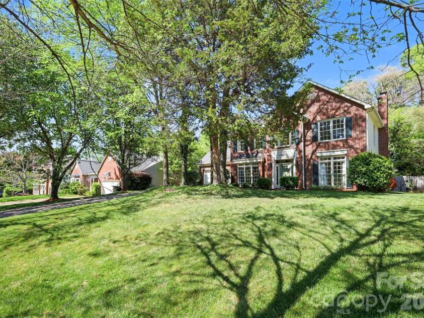 1601 Ivy Bluff Way, Matthews, NC 28105.  MLS# CAR4367318, YatesRealty ID 10727. 