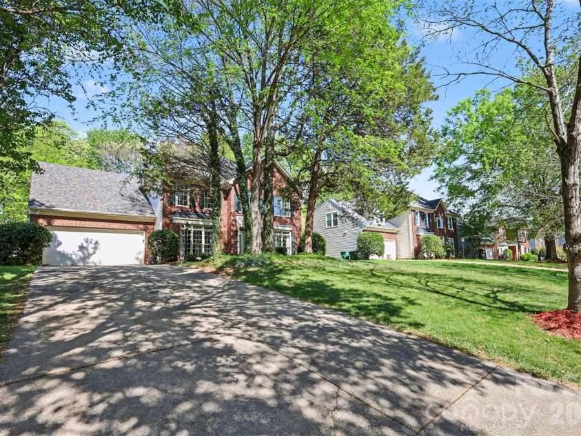 1601 Ivy Bluff Way, Matthews, NC 28105.  MLS# CAR4367318, YatesRealty ID 10727. 