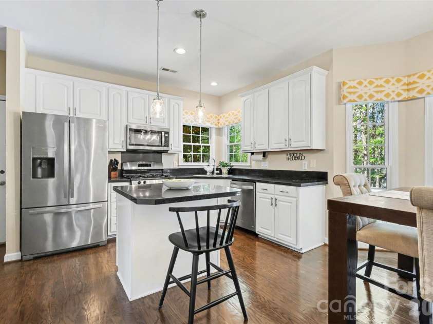 1601 Ivy Bluff Way, Matthews, NC 28105.  MLS# CAR4367318, YatesRealty ID 10727. 