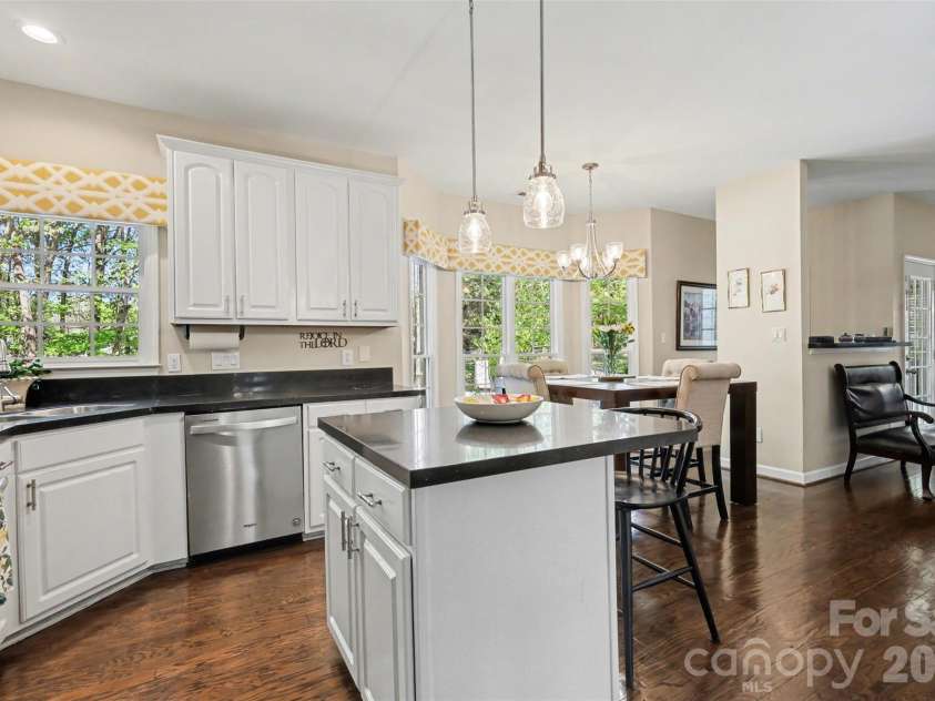1601 Ivy Bluff Way, Matthews, NC 28105.  MLS# CAR4367318, YatesRealty ID 10727. 