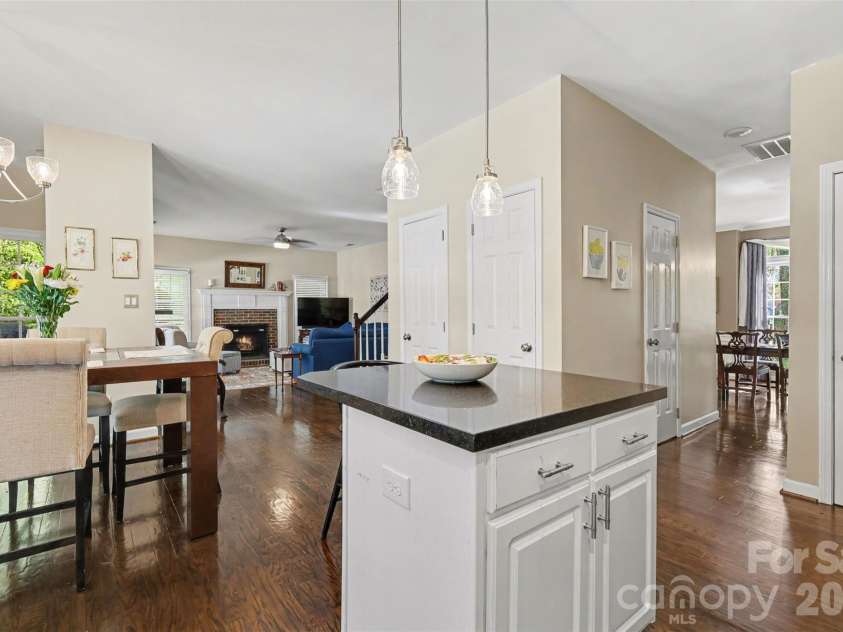 1601 Ivy Bluff Way, Matthews, NC 28105.  MLS# CAR4367318, YatesRealty ID 10727. 
