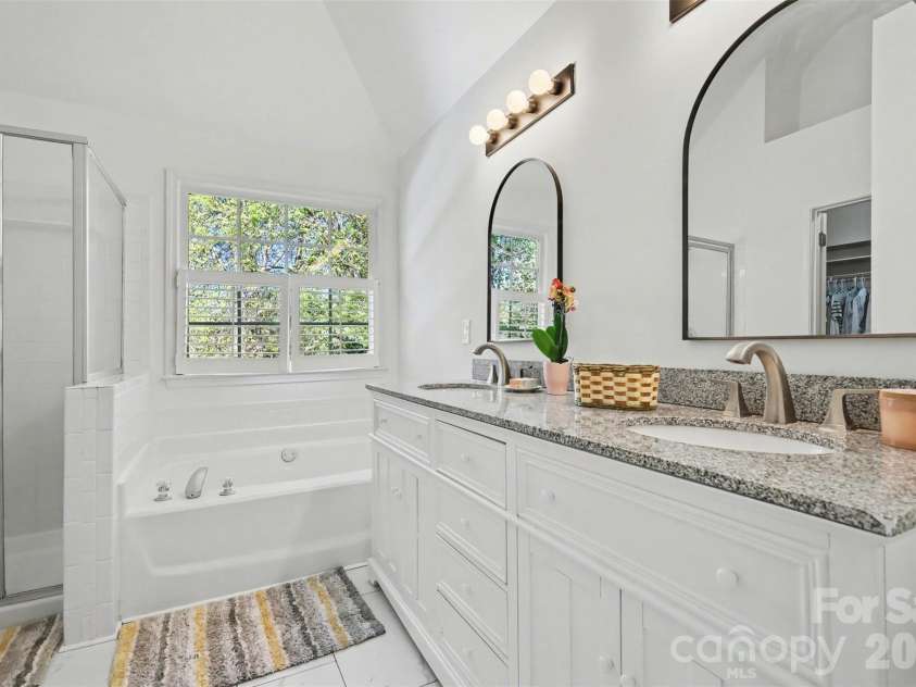 1601 Ivy Bluff Way, Matthews, NC 28105.  MLS# CAR4367318, YatesRealty ID 10727. 