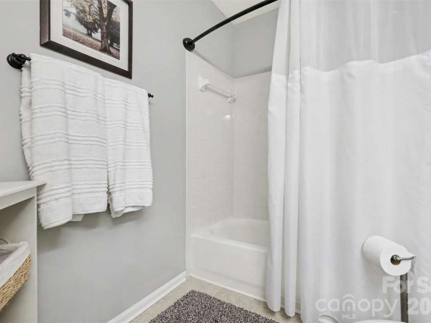 1601 Ivy Bluff Way, Matthews, NC 28105.  MLS# CAR4367318, YatesRealty ID 10727. 