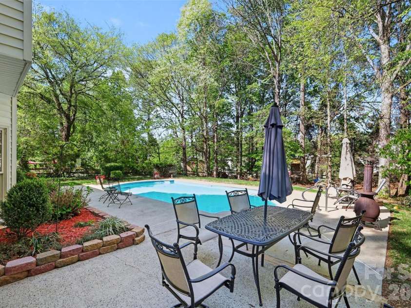1601 Ivy Bluff Way, Matthews, NC 28105.  MLS# CAR4367318, YatesRealty ID 10727. 