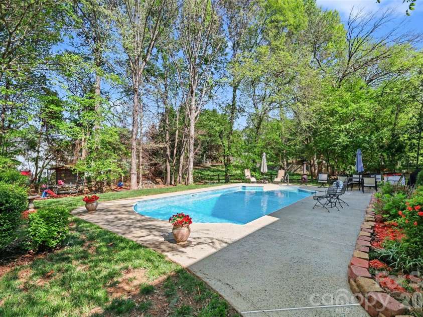 1601 Ivy Bluff Way, Matthews, NC 28105.  MLS# CAR4367318, YatesRealty ID 10727. 