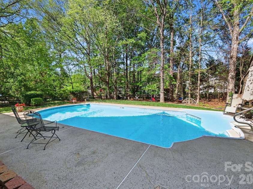 1601 Ivy Bluff Way, Matthews, NC 28105.  MLS# CAR4367318, YatesRealty ID 10727. 