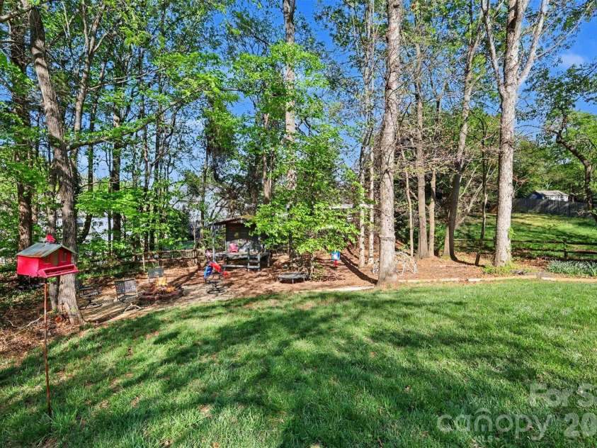 1601 Ivy Bluff Way, Matthews, NC 28105.  MLS# CAR4367318, YatesRealty ID 10727. 