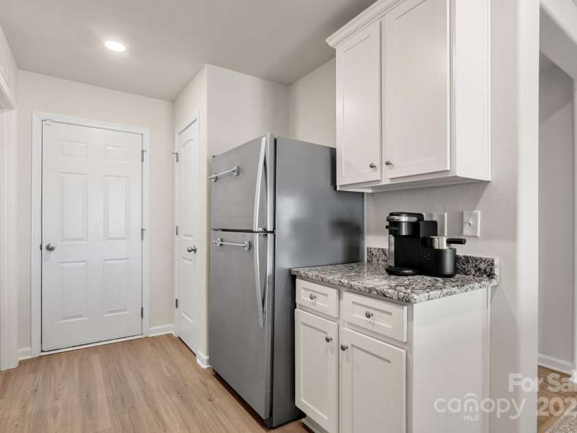 324 Aniston Lane, Shelby, NC 28152.  MLS# CAR4227228, YatesRealty ID 10727. ...and beautiful cabinetry with crown molding.