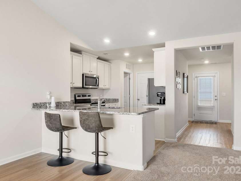 324 Aniston Lane, Shelby, NC 28152.  MLS# CAR4227228, YatesRealty ID 10727. Breakfast bar