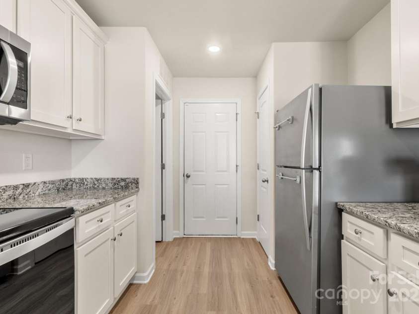 324 Aniston Lane, Shelby, NC 28152.  MLS# CAR4227228, YatesRealty ID 10727. ...stainless steel appliances, plenty of counterspace,...