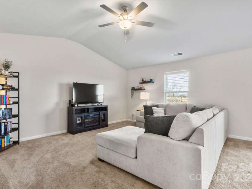 324 Aniston Lane, Shelby, NC 28152.  MLS# CAR4227228, YatesRealty ID 10727. The large family room with neutral colors and vaulted ceiling offers a spectacular place to gather.