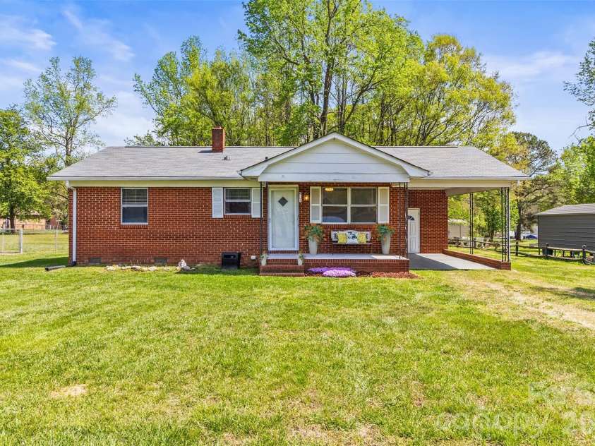507 JC Dellinger Road, Cherryville, NC 28021.  MLS# CAR4366057, YatesRealty ID 10730. 