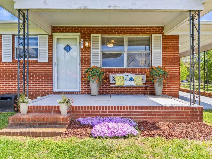 507 JC Dellinger Road, Cherryville, NC 28021.  MLS# CAR4366057, YatesRealty ID 10730. 