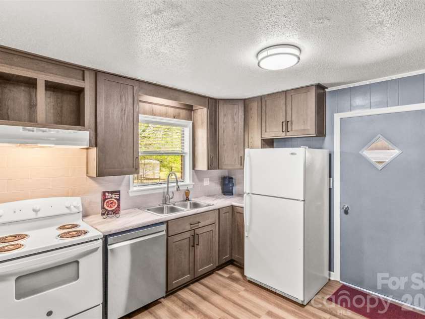 507 JC Dellinger Road, Cherryville, NC 28021.  MLS# CAR4366057, YatesRealty ID 10730. 