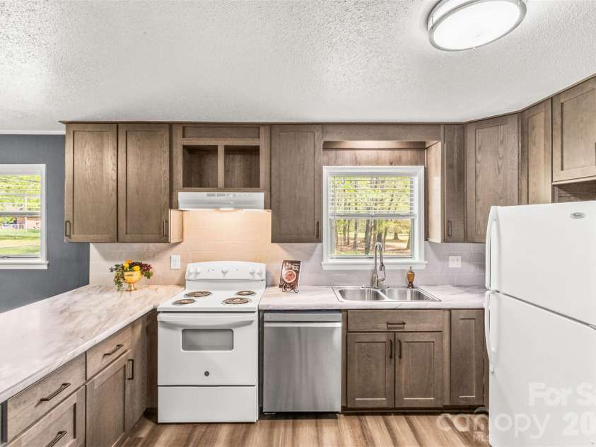 507 JC Dellinger Road, Cherryville, NC 28021.  MLS# CAR4366057, YatesRealty ID 10730. 