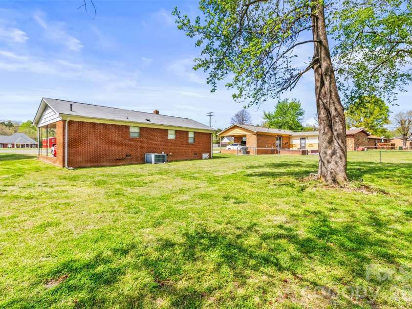 507 JC Dellinger Road, Cherryville, NC 28021.  MLS# CAR4366057, YatesRealty ID 10730. 