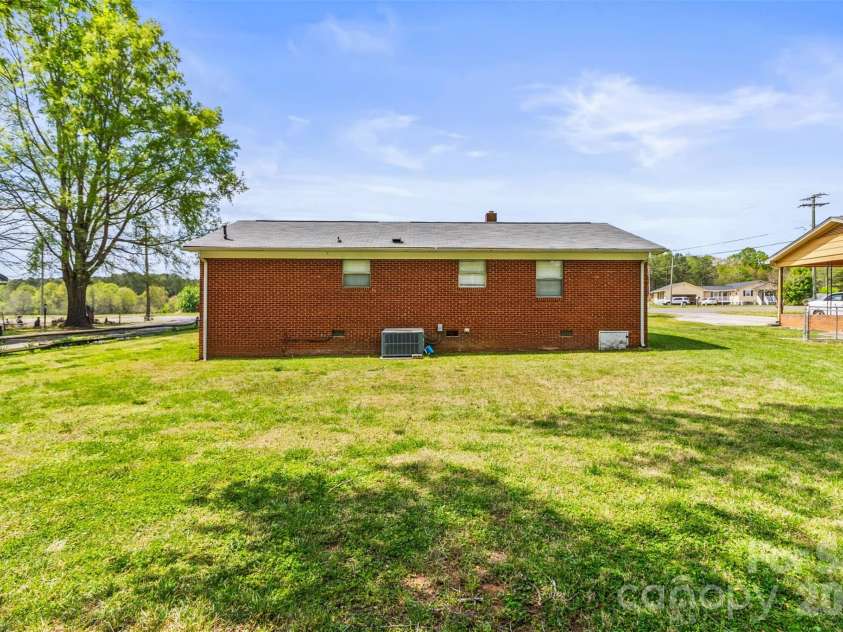 507 JC Dellinger Road, Cherryville, NC 28021.  MLS# CAR4366057, YatesRealty ID 10730. 