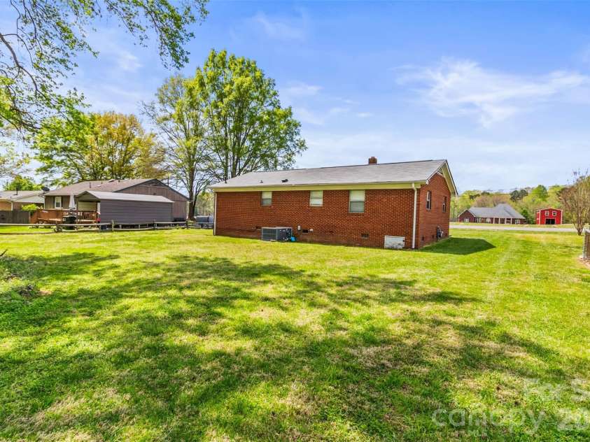 507 JC Dellinger Road, Cherryville, NC 28021.  MLS# CAR4366057, YatesRealty ID 10730. 
