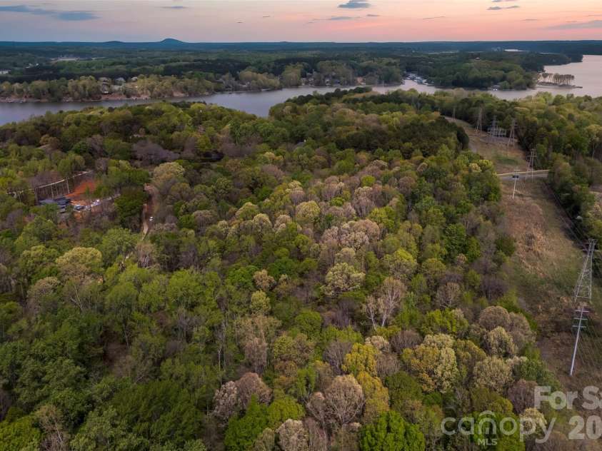 10601 Wildlife Road, Charlotte, NC 28278.  MLS# CAR4367494, YatesRealty ID 10731. 