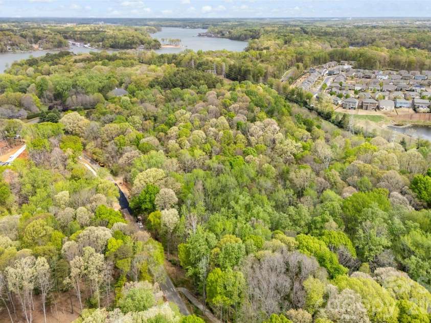 10601 Wildlife Road, Charlotte, NC 28278.  MLS# CAR4367494, YatesRealty ID 10731. 
