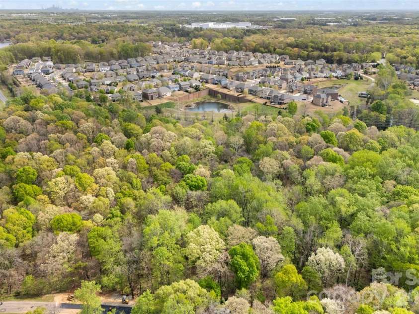 10601 Wildlife Road, Charlotte, NC 28278.  MLS# CAR4367494, YatesRealty ID 10731. 