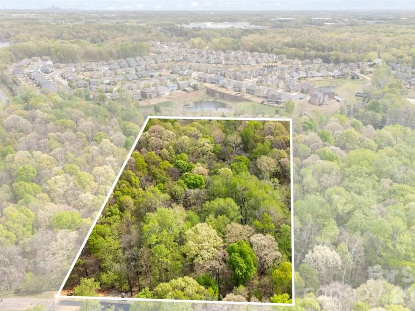 10601 Wildlife Road, Charlotte, NC 28278.  MLS# CAR4367494, YatesRealty ID 10731. 