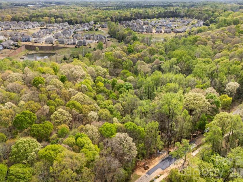 10601 Wildlife Road, Charlotte, NC 28278.  MLS# CAR4367494, YatesRealty ID 10731. 