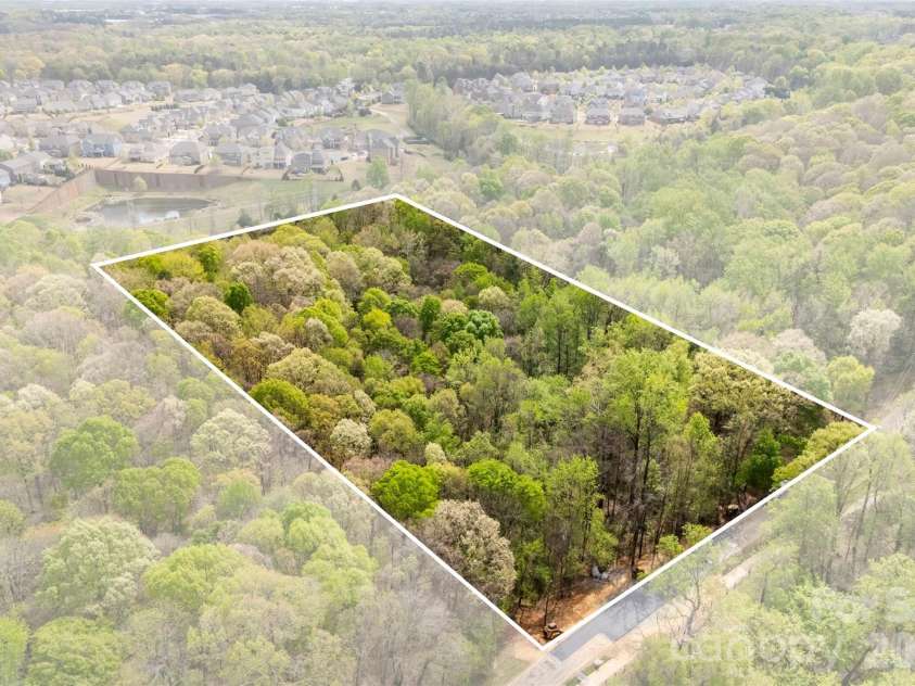 10601 Wildlife Road, Charlotte, NC 28278.  MLS# CAR4367494, YatesRealty ID 10731. 