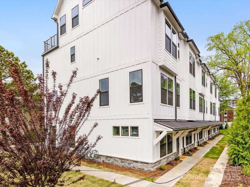 1409 Kenilworth Avenue, Charlotte, NC 28203.  MLS# CAR4233891, YatesRealty ID 10731. 