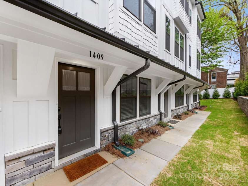 1409 Kenilworth Avenue, Charlotte, NC 28203.  MLS# CAR4233891, YatesRealty ID 10731. 