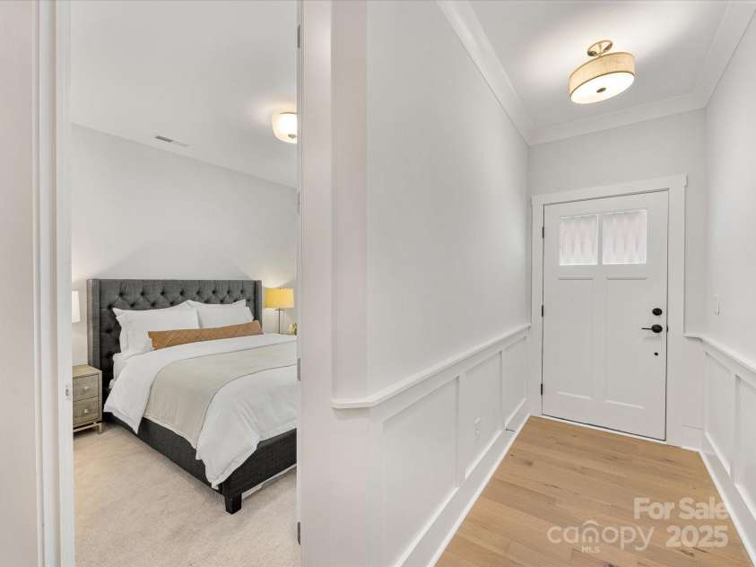 1409 Kenilworth Avenue, Charlotte, NC 28203.  MLS# CAR4233891, YatesRealty ID 10731. 
