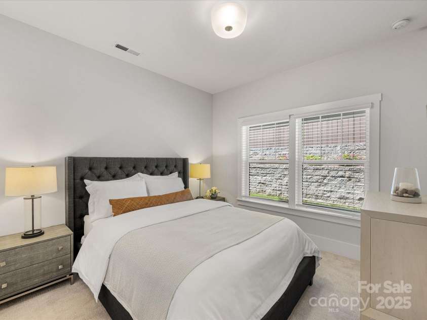 1409 Kenilworth Avenue, Charlotte, NC 28203.  MLS# CAR4233891, YatesRealty ID 10731. 