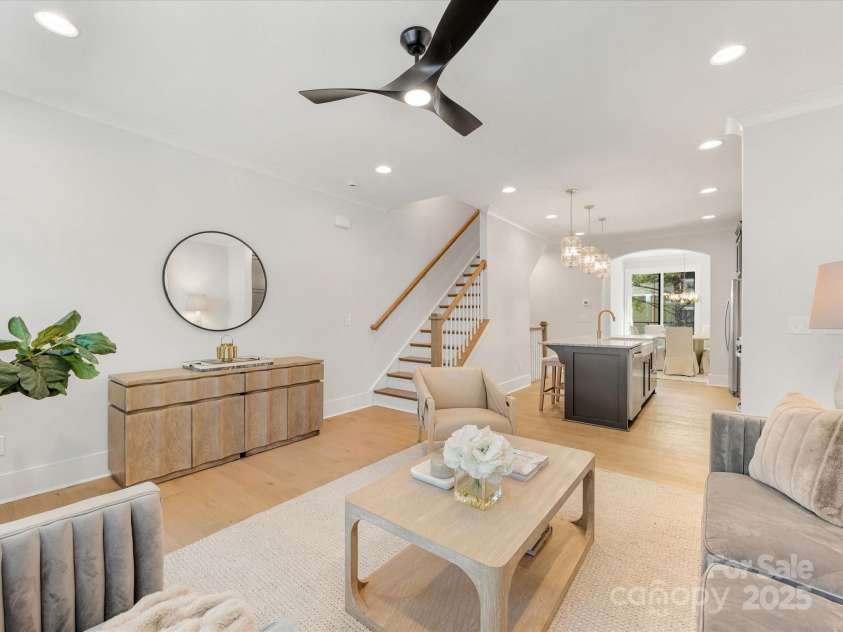 1409 Kenilworth Avenue, Charlotte, NC 28203.  MLS# CAR4233891, YatesRealty ID 10731. 