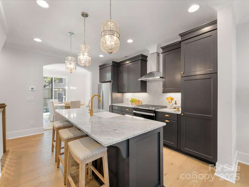 1409 Kenilworth Avenue, Charlotte, NC 28203.  MLS# CAR4233891, YatesRealty ID 10731. 