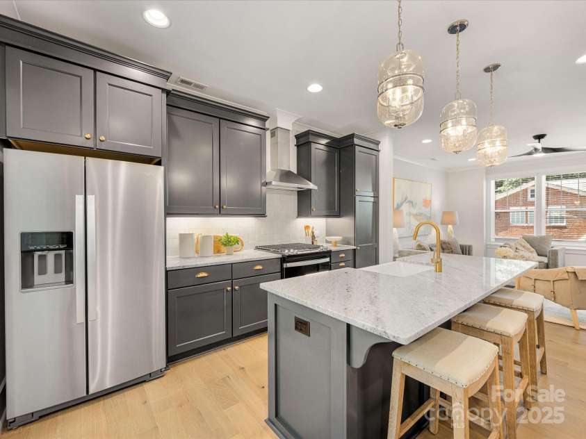 1409 Kenilworth Avenue, Charlotte, NC 28203.  MLS# CAR4233891, YatesRealty ID 10731. 