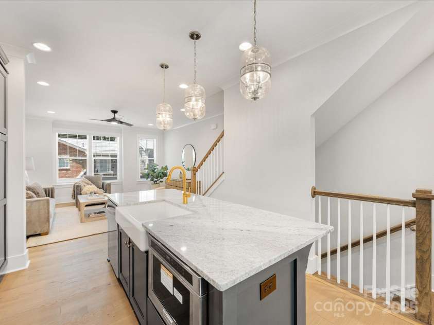 1409 Kenilworth Avenue, Charlotte, NC 28203.  MLS# CAR4233891, YatesRealty ID 10731. 