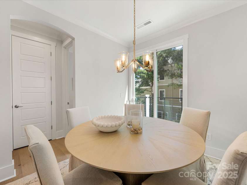 1409 Kenilworth Avenue, Charlotte, NC 28203.  MLS# CAR4233891, YatesRealty ID 10731. 