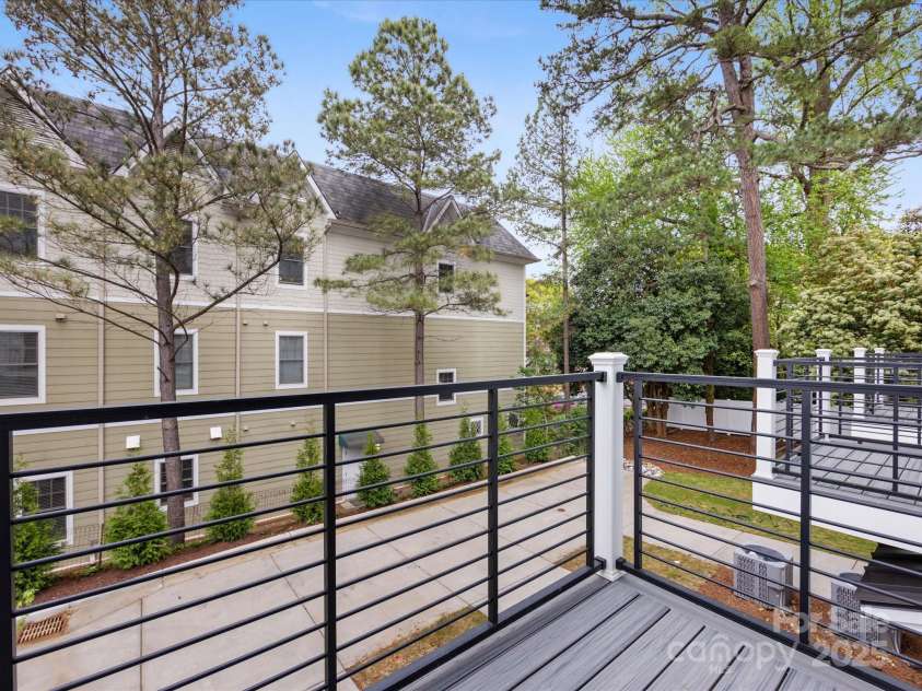 1409 Kenilworth Avenue, Charlotte, NC 28203.  MLS# CAR4233891, YatesRealty ID 10731. 