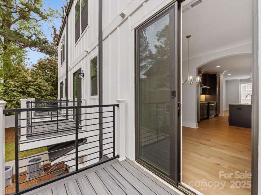 1409 Kenilworth Avenue, Charlotte, NC 28203.  MLS# CAR4233891, YatesRealty ID 10731. 